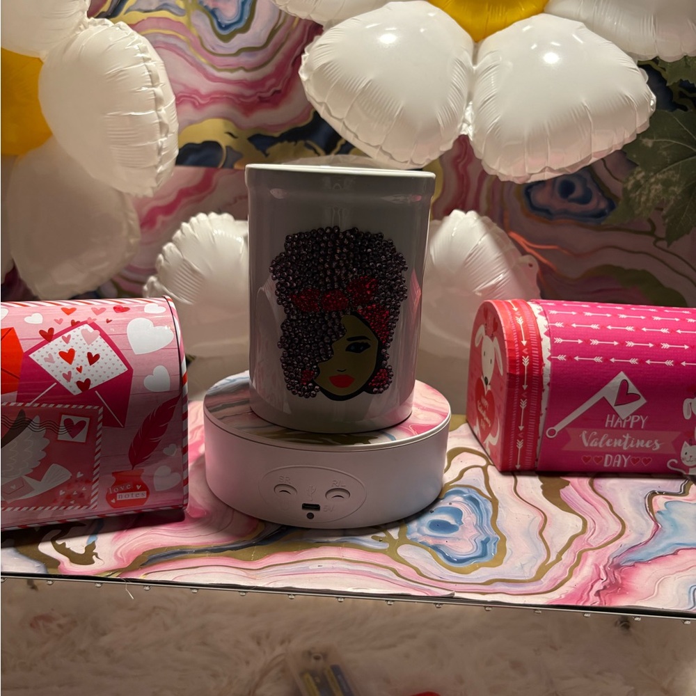 Decorative Valentine's Day mug with vinyl and diamond design